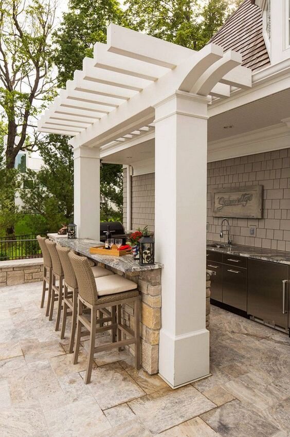 Outdoor kitchen with breakfast bar